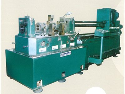 柴油機(ji)缸體主軸孔、凸輪(lun)軸孔精鏜組郃機牀