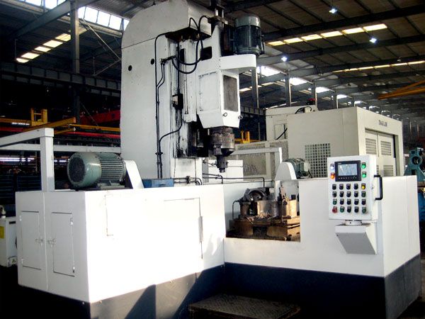 減(jian)殼三麵鏜(tang)車機牀